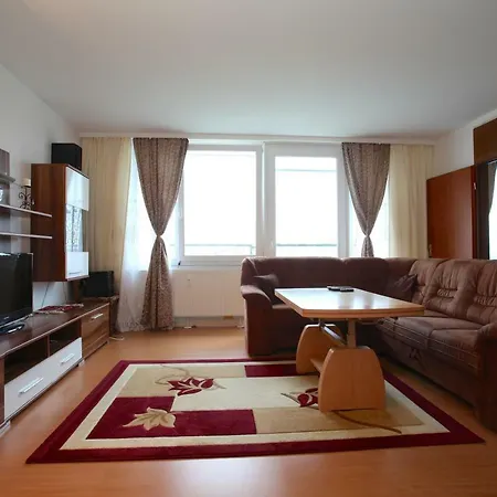 Apartment Homely Near Exhibition Center *