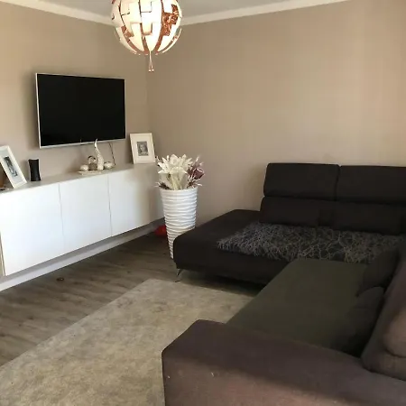 Apartment Homely Near Exhibition Center